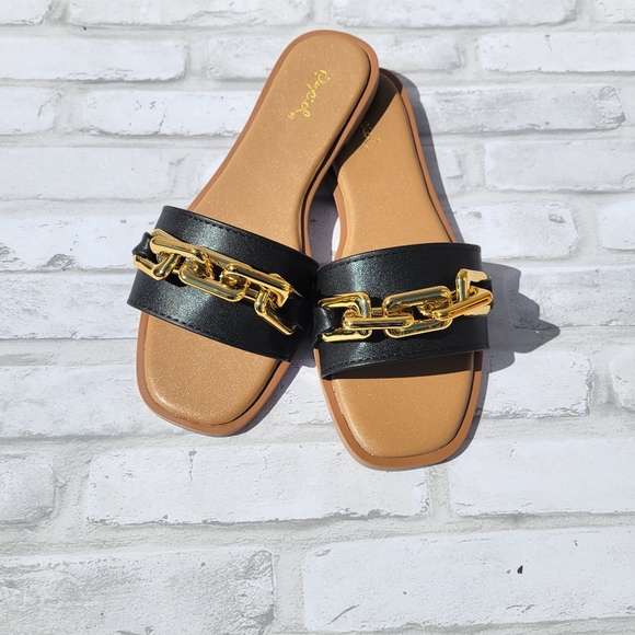 Black Sandals with Chain Link Accents - Picture 4 of 6
